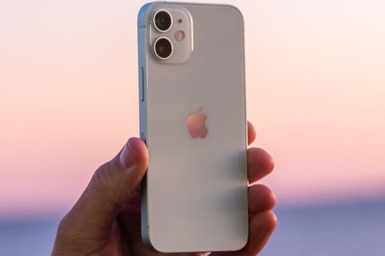 Apple ngừng sản xuất iPhone 12 Mini vì quá ế ẩm