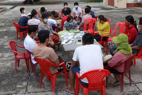 Bốn người được 'trả lương' cảnh giới cho 22 người lắc tài xỉu