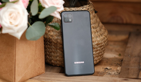Trên tay Galaxy A22 5G: Có thêm 5G nhưng không xịn bằng bản 4G?