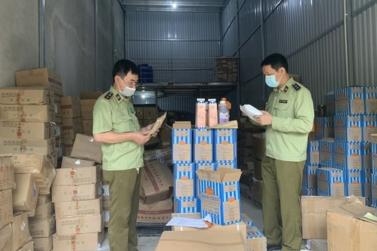 Hà Nội: Thu giữ hàng tấn nguyên liệu trà sữa Royal Tea, Gongcha