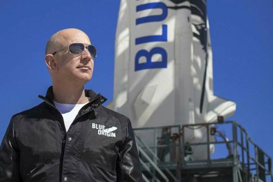 Tỷ phú Jeff Bezos có được bảo hiểm trong chuyến bay sinh tử sắp tới?