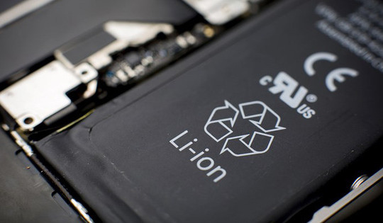 Nhìn xuyên qua viên pin Lithium-Ion, nhà khoa học tìm ra bí quyết sạc đầy pin smartphone trong vài phút