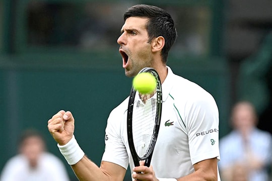 Wimbledon 2021: Djokovic ngược dòng đẳng cấp, Tsitsipas thua sốc