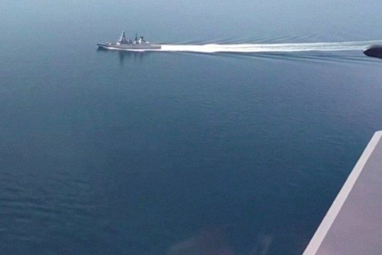 Ông Putin: Sự cố tàu khu trục của Anh là "hành động khiêu khích"