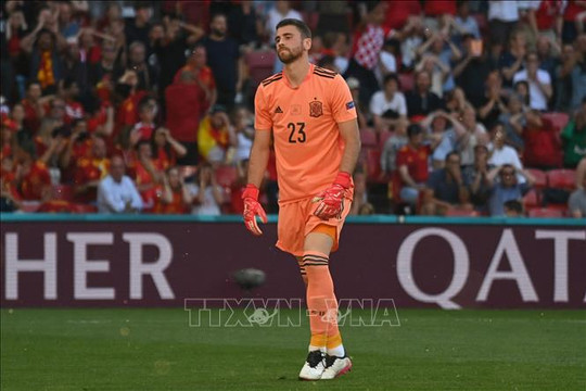 Thủ môn của Tây Ban Nha 'trải lòng' về lỗi mắc phải trong trận gặp Croatia