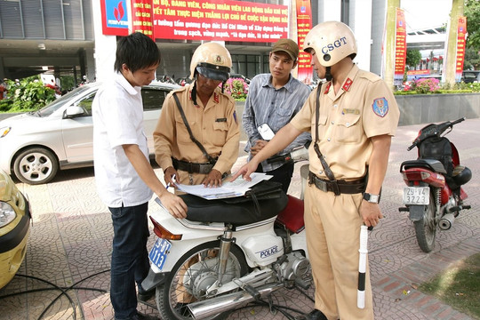 Tang vật và phương tiện vi phạm hành chính được tạm giữ như thế nào?