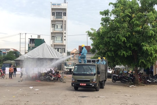 Quân khu 5 phun khử khuẩn trên địa bàn tỉnh Quảng Ngãi