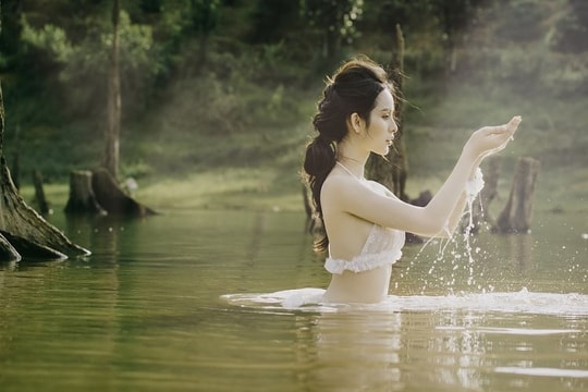 Vẻ đẹp tựa 'thiên thần' của mỹ nhân chuyển giới Tường Vi, xứng danh mỹ nhân đẹp nhất 'Miss International Queen Việt Nam 2020' 