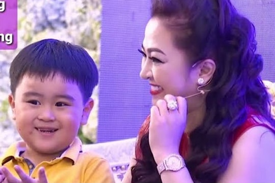"Tỷ phú nhỏ tuổi nhất Việt Nam" đăng video để lộ phòng ngủ sang chảnh, nuôi con vật kỳ lạ và được khen bởi một hành động cực nhân đạo