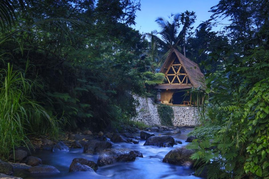 Tìm bình yên trong ngôi nhà tre ẩn mình giữa núi rừng Bali