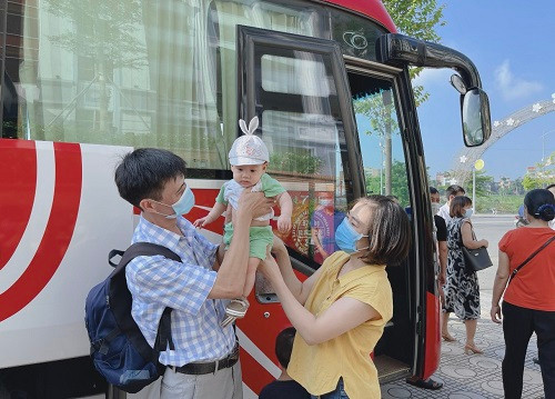 52 cán bộ y tế tỉnh Phú Thọ lên đường cùng TP Hồ Chí Minh chống dịch COVID-19