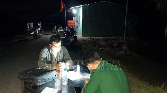 Tây Ninh bắt hai đối tượng buôn lậu, bất chấp lệnh giãn cách xã hội theo Chỉ thị 16