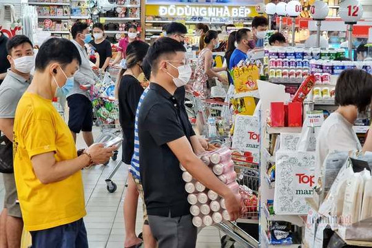 Đổ xô đi mua hàng, siêu thị ở Hà Nội ken đặc người