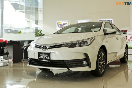 Toyota Corolla Altis giảm giá hơn 50 triệu đồng tại đại lý