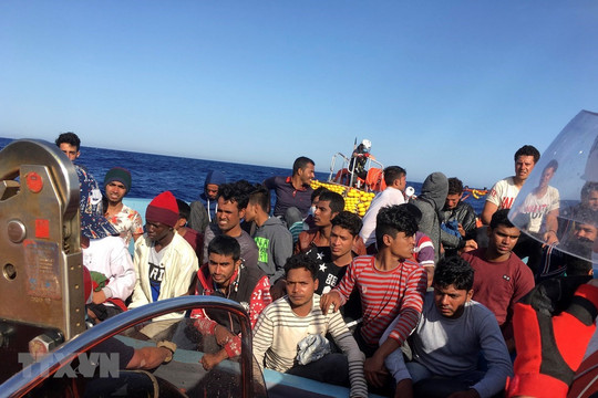 Hải quân Hoàng gia Maroc giải cứu 204 người di cư bất hợp pháp
