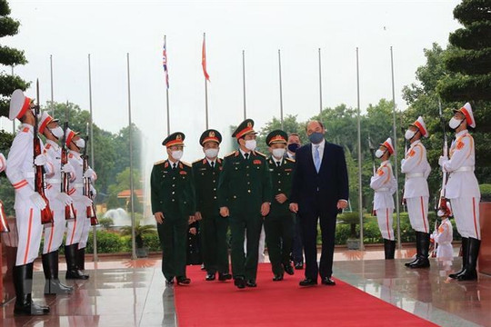 Việt Nam-Vương quốc Anh tăng cường hợp tác quốc phòng