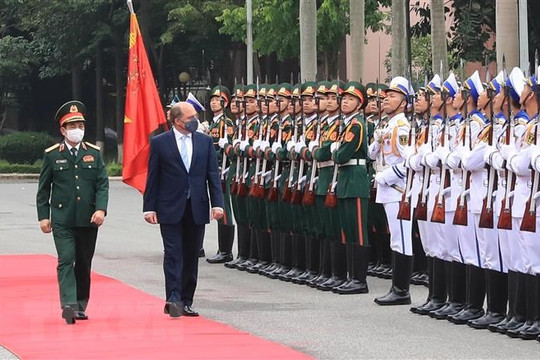 Bộ trưởng Quốc phòng Anh và Bắc Ireland thăm chính thức Việt Nam