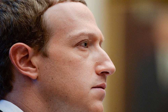 Mark Zuckerberg thừa nhận Facebook không bao giờ hết tin giả