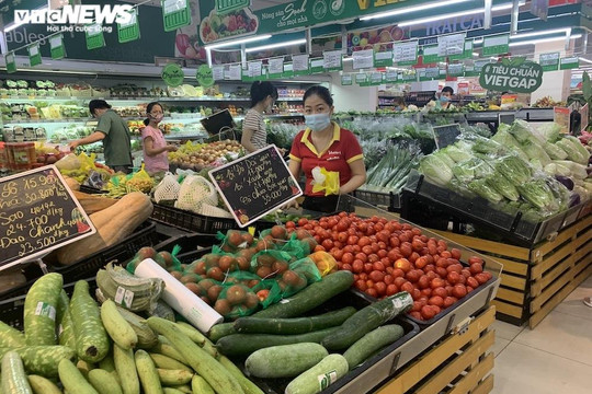 Ảnh: Rau xanh, thịt cá... đầy ắp siêu thị Hà Nội trong ngày đầu giãn cách xã hội