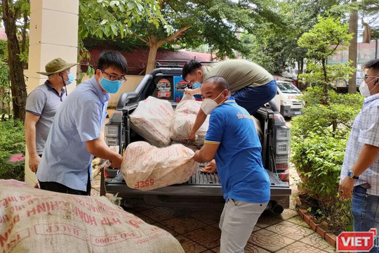 Gần 13 tấn rau, củ, quả gửi tặng người dân đang “gồng mình” chặn dịch ở TP.HCM và Bình Dương