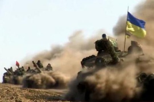 Xe tăng chủ lực T-64 Ukraine nã nhầm đạn vào khu dân cư