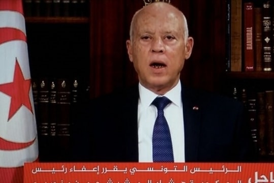 Tổng thống Tunisia giải tán Chính phủ, đình chỉ Quốc hội và sa thải Thủ tướng
