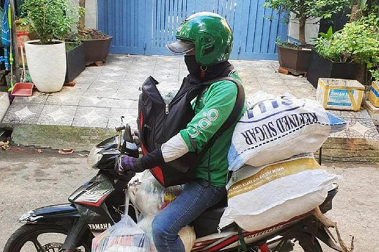 Hướng dẫn cho 'shipper' giao nhận hàng hóa thiết yếu ở Hà Nội