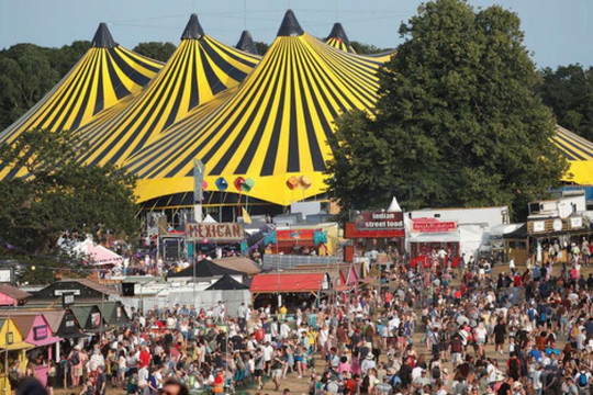 Hàng nghìn người tham gia lễ hội âm nhạc ở Anh giữa đà tăng ca nhiễm COVID-19