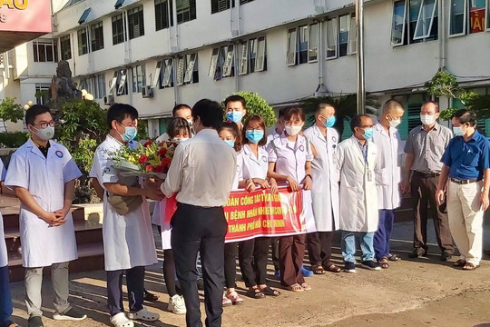29 nhân viên y tế Quảng Bình tình nguyện vào TP.HCM chống dịch