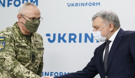 Vì sao Tổng thống Ukraine cách chức người đứng đầu quân đội?