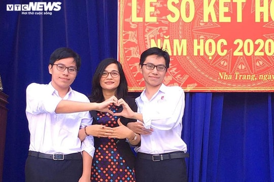 Hai anh em sinh đôi là thủ khoa và á khoa khối C toàn quốc