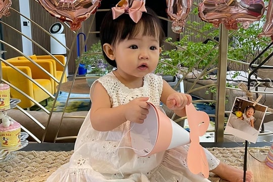 Vợ chồng Cường Đô La - Đàm Thu Trang tiết lộ tên thật của con gái, ý nghĩa cực kì đặc biệt