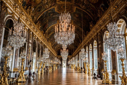Một đêm nghỉ dưỡng đắt đỏ kiểu hoàng gia ở cung điện Versailles