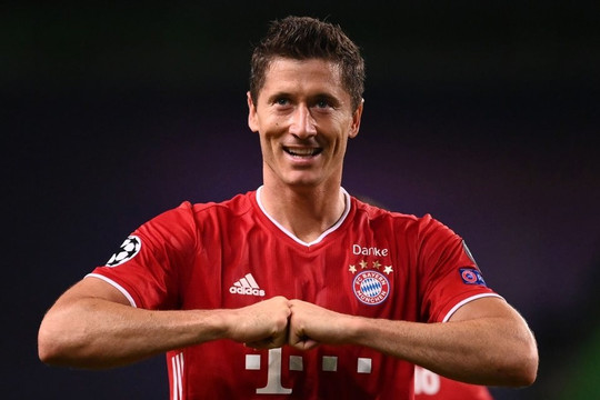Sếp bự Bayern chốt nhanh tương lai Lewandowski, Chelsea ‘quay xe’