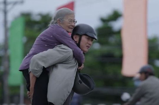 'Phim ngắn cuối tuần': Nghệ sĩ Phi Điểu, Quách Ngọc Tuyên kể câu chuyện về người mẹ già nhiều xúc động