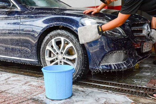 Những chú ý khi tự mình rửa xe ô tô tại nhà mùa dịch