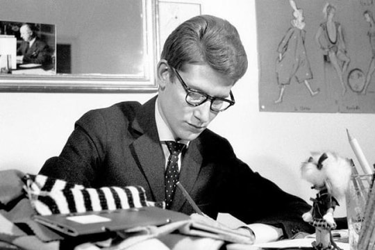 Những thiết kế để đời của Yves Saint Laurent