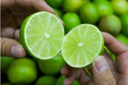 Nấu ăn lỡ cho muối quá tay, bỏ thứ này vào nồi để cứu nguy, khỏi lo món ăn bị mặn