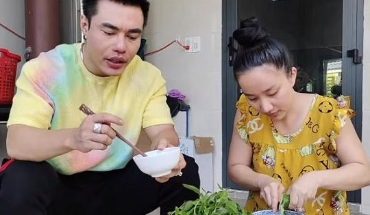 Lê Dương Bảo Lâm bị chỉ trích khi để vợ 'cơm bưng nước rót'