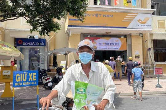 Vietnam Post tặng gạo cho hơn 233.000 người dân khó khăn tại 6 tỉnh, thành phía Nam