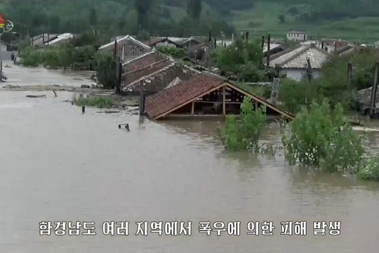 Triều Tiên: Lũ lụt nghiêm trọng, 5.000 người phải sơ tán, rất nhiều ngôi nhà ngập tới mái