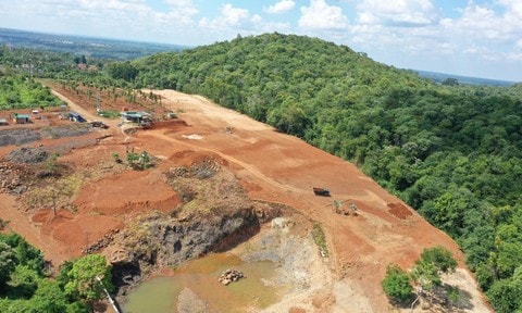 Giám đốc ngân hàng huỷ hoại đất: Chuyển hồ sơ sang Công an