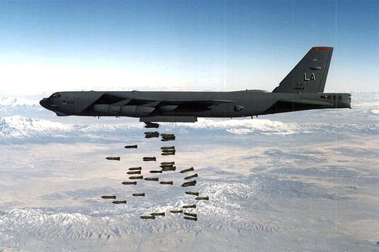 Mỹ điều máy bay B-52 tấn công Taliban