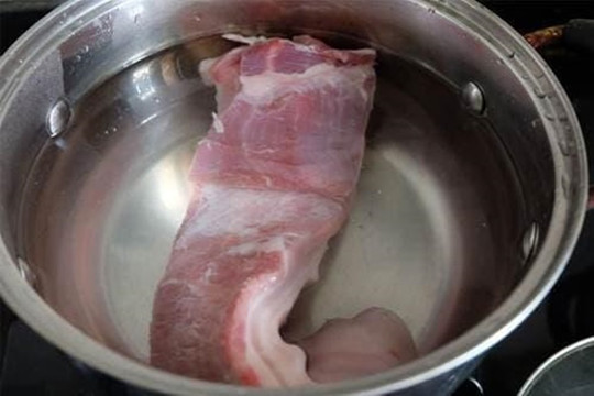 Đừng rửa thịt lợn trực tiếp với nước, bởi rất khó rửa sạch! Hãy học mẹo này, chất bẩn sẽ tự hết, thịt rất sạch và không còn mùi tanh