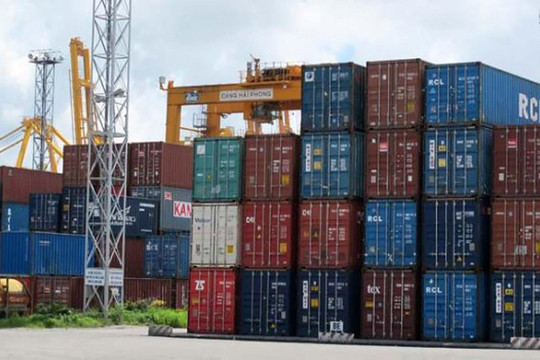 Bộ Công Thương đề nghị giảm phí lưu container, lưu kho cho hàng hóa ở cảng biển