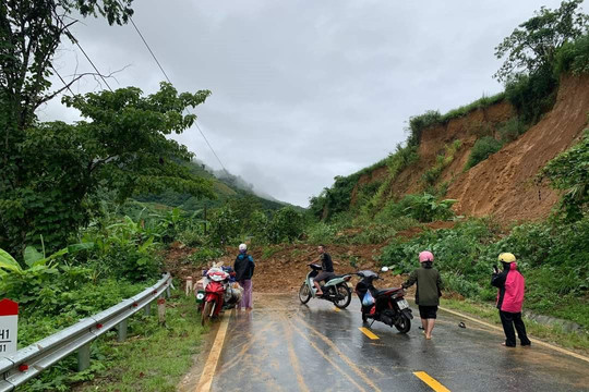 Lai Châu: Mưa lớn sạt lở nhiều tuyến đường, gây ách tắc giao thông