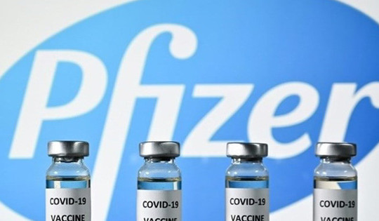 Thêm gần 218.000 liều vaccine COVID-19 Pfizer về Việt Nam