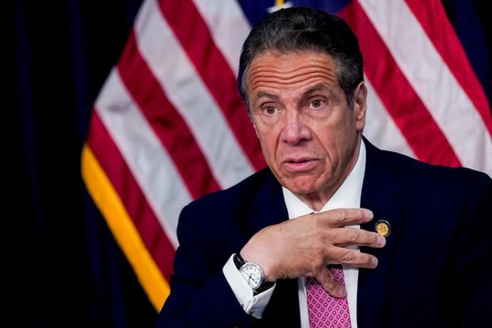 Hứng chỉ trích sau bê bối tình dục, Thống đốc New York quyết định từ chức
