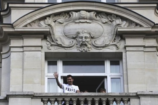 Khách sạn 5 sao mà Messi ở khi đến Paris "xịn sò" cỡ nào?