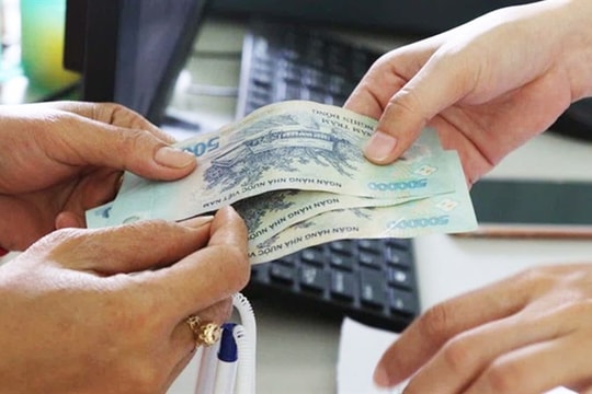 Nhanh chóng chi trả tiền hỗ trợ Covid-19 cho NLĐ qua tài khoản